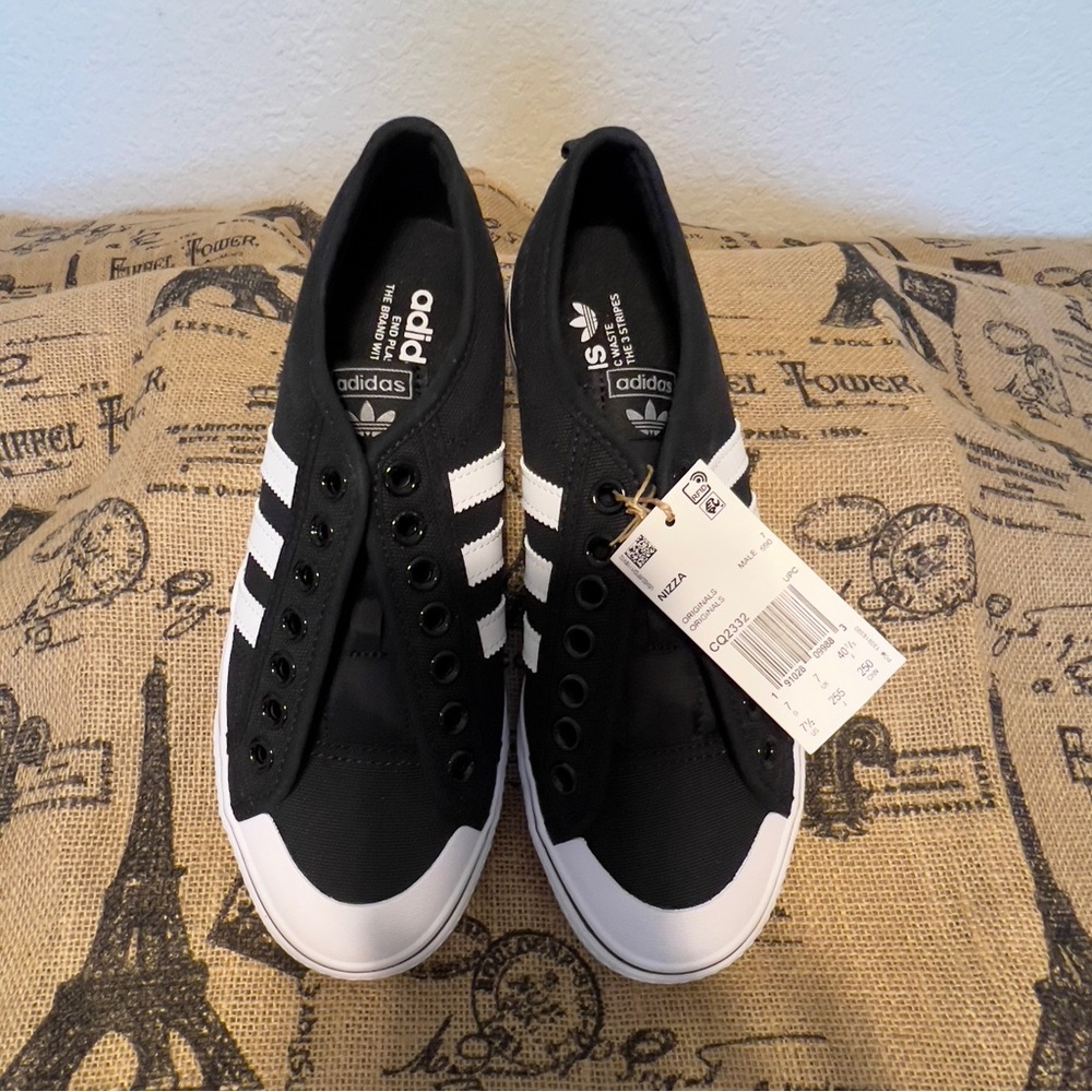 “NIB” ADIDAS Canvas sneaker without shoe laces.